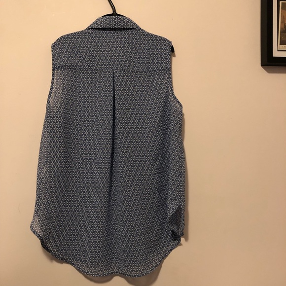 H&M Sleeveless Blue and White Flower Patterned Collared Blouse - Picture 3 of 5